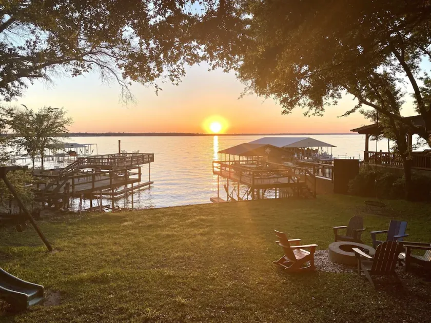 Cedar Creek Lake! Kanton, großer umzäunter Hof, WIFI, Kajaks, Schaukeln, Schlafmöglichkeiten für 11. - Image 1