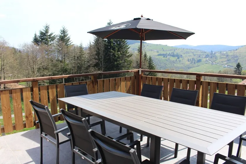 Chalet en montagne avec vue, 4 chambres , 2 salles de bain , wifi , poêle à bois - Image 1