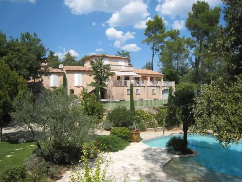 VILLA DE LUJO EN EL CORAZÓN DE PROVENCE VERTE EN OASIS DE VERDURE - Image 1