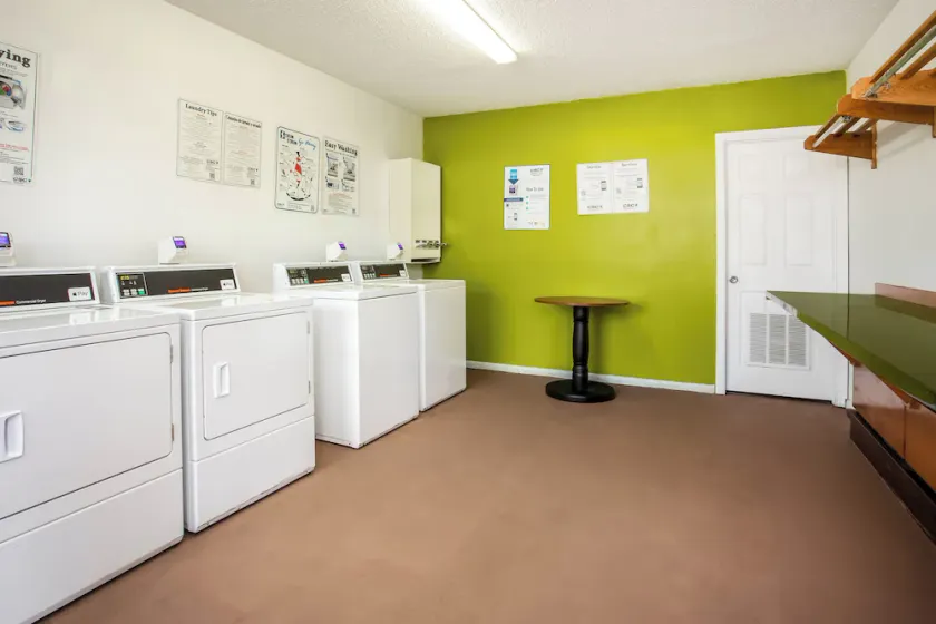 Experience the Best Hospitality in Lake City! - Image 1