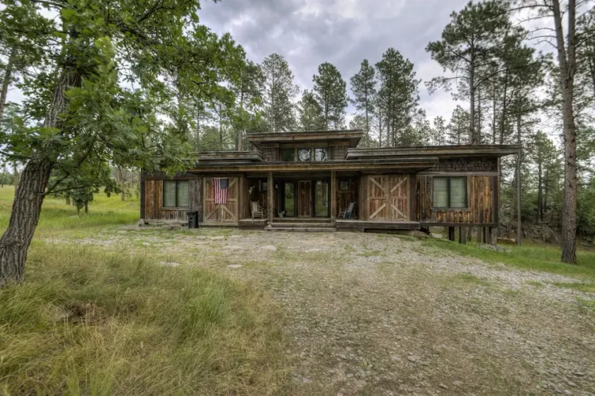 Majestic Cabin near Mount Rushmore - Image 1