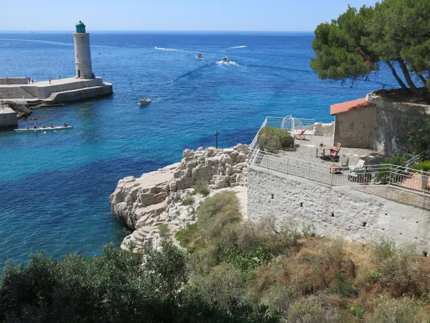 Belle villa, les  pieds dans l'eau, au coeur de Cassis village - Image 1