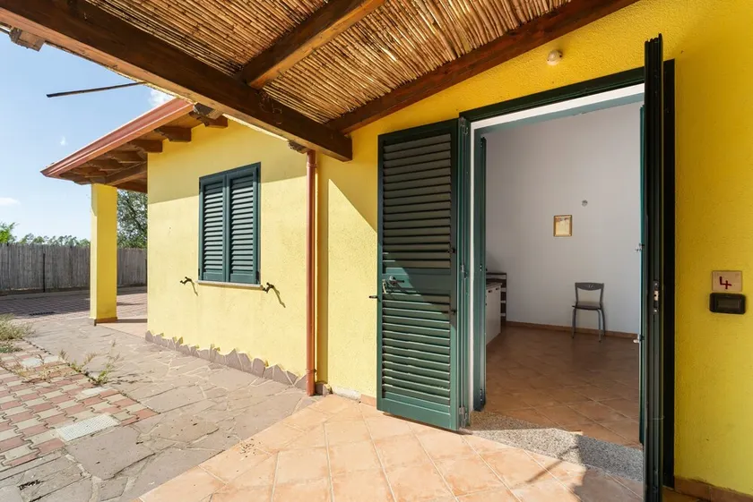 Résidence Sulcis 4 avec vue sur les montagnes, terrasse partagée & A/C - Image 1