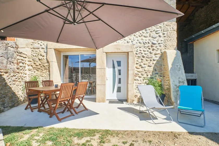 Holiday Home 'La Mottinière' with Private Terrace and Wi-Fi - Image 1