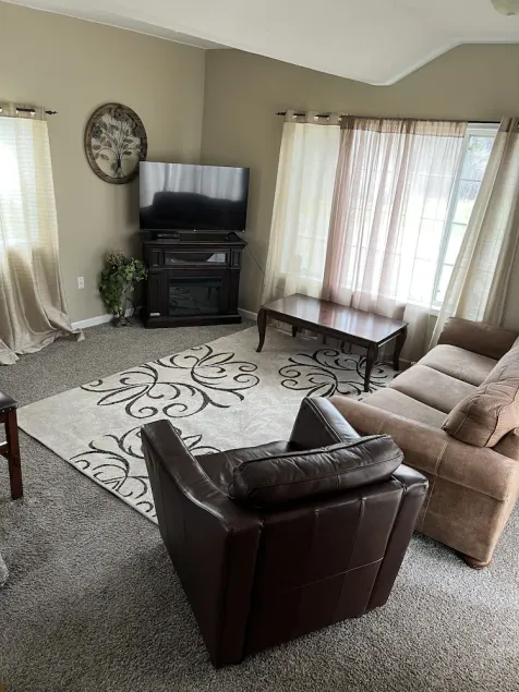Beautiful Balsam Lake home with Jacuzzi tub close to Lake and park  - Image 1