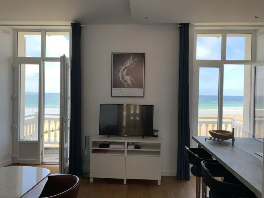 NYHED! Storslået havudsigt ... Fremragende lejlighed (3 ***) renoverede fødder i vandet - Image 1