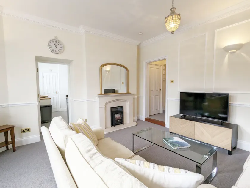 5 The Clock House -  a flat that sleeps 2 guests  in 1 bedroom - Image 1