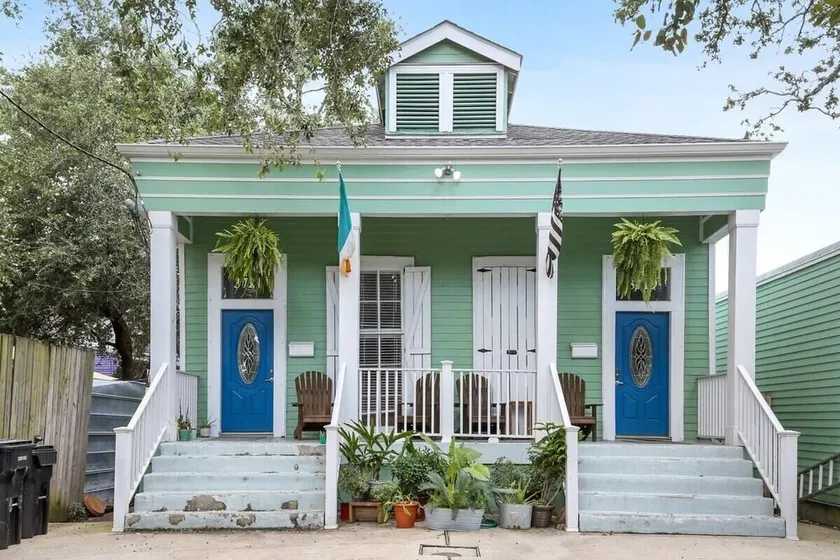 2BD In Heart of Mid CIty | 2 Blocks off Street Car - Image 1