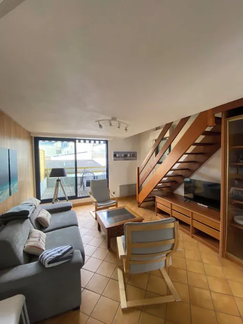 Charming 1BR Apartment with Terrace and Parking Near Beach in LArmor-Plage - Image 1