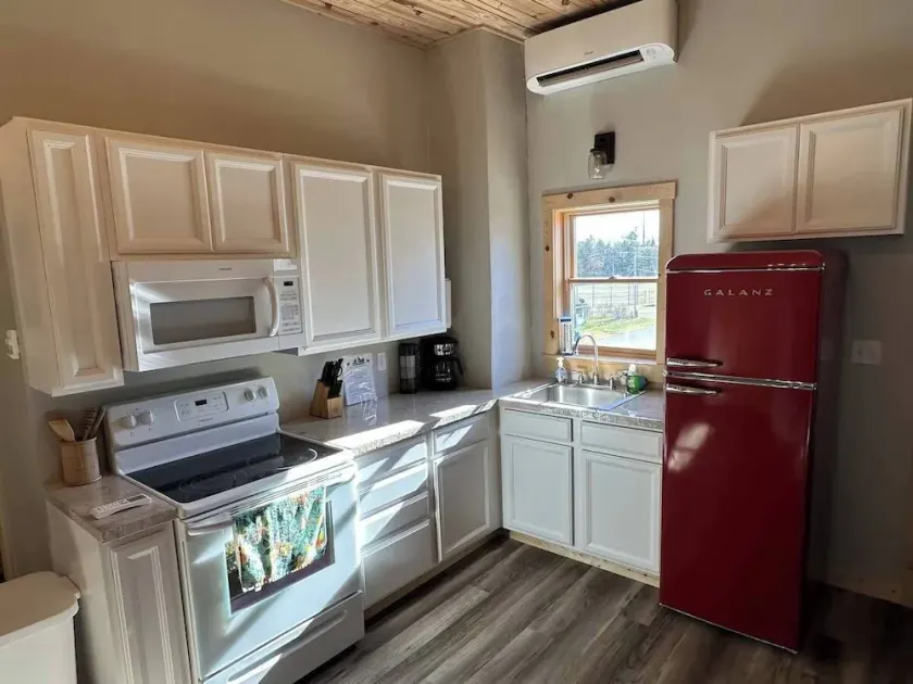 Beer Creek Cabins Sanctuary Guest Suite - Image 1