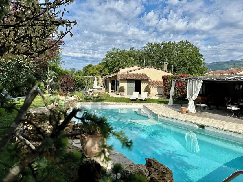 Large family home, swimming pool, jacuzzi, pool house, boules court - Image 1