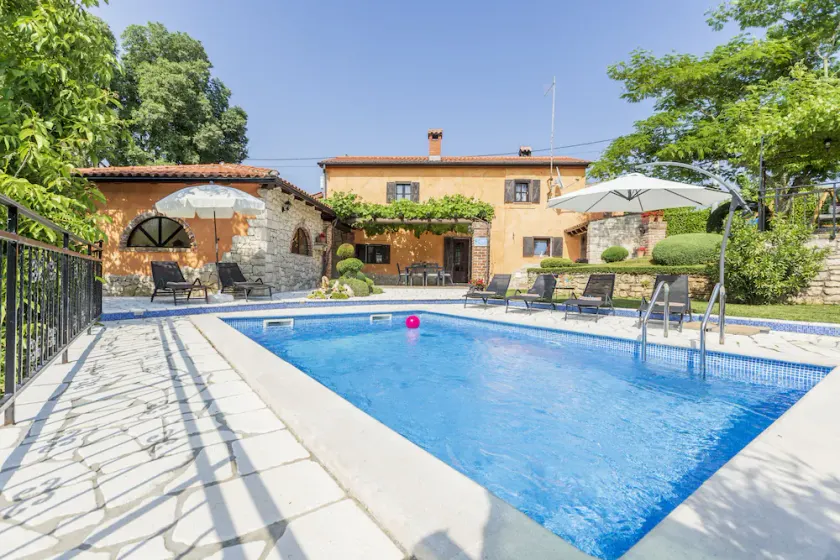 Beautiful villa with swimming pool, grill, free WiFi, washing machine - Image 1