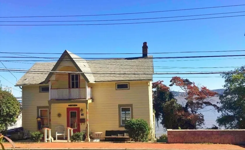 Duplex WATERFRONT HOME - Image 1