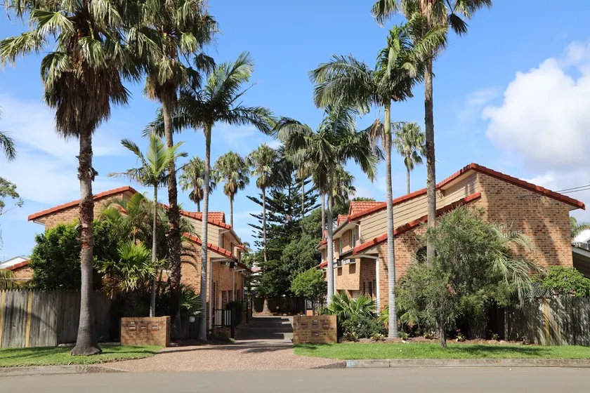 Thirroul Beach NSW South Coast - 2 minutes to beach! - Image 1