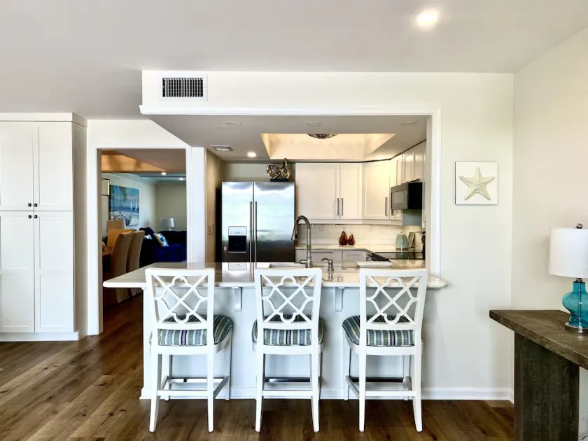 Steps from the beachTownhouse in the heart of Ocean Drive shopping - Image 1