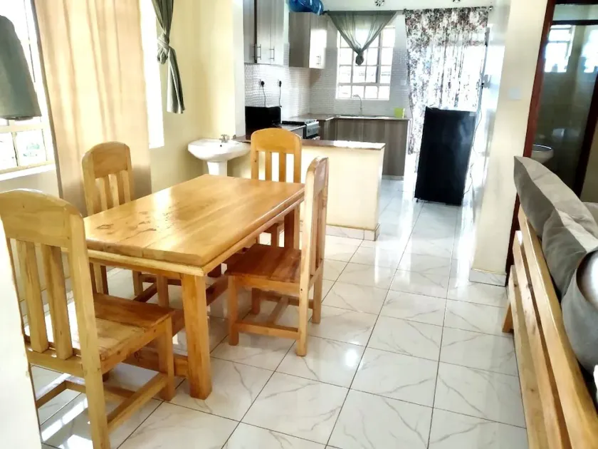 Quiet Gated Getaway- Perfect for Business, Students and Vacationer Free WiFI. - Image 1