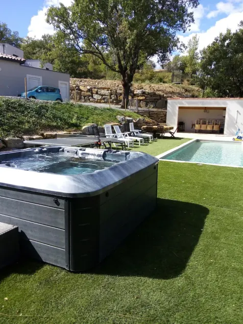 House 200 m2 quiet comfortable private heated pool private parking jacuzzi - Image 1