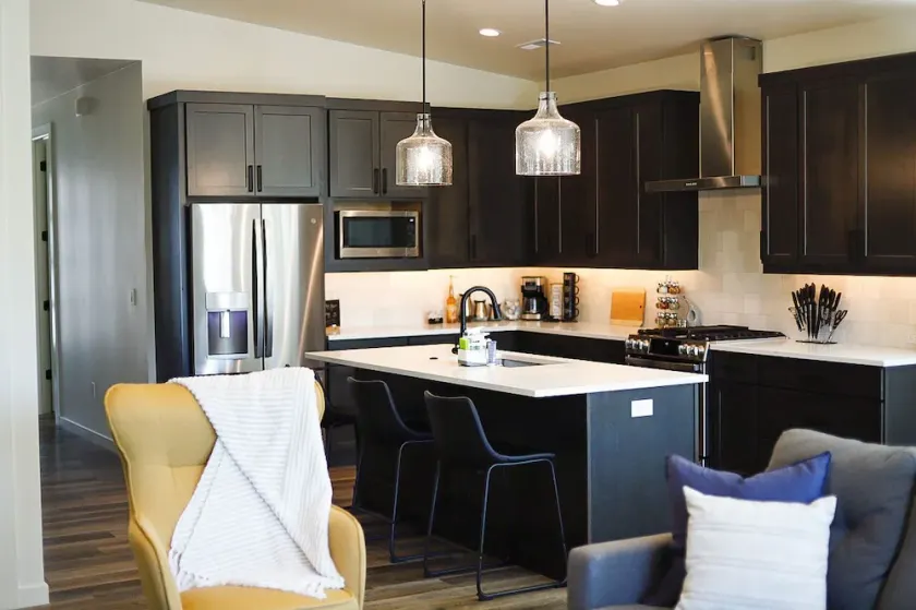 New Cozy, Modern 3-bedroom home. Close to dtwn CDA - Image 1