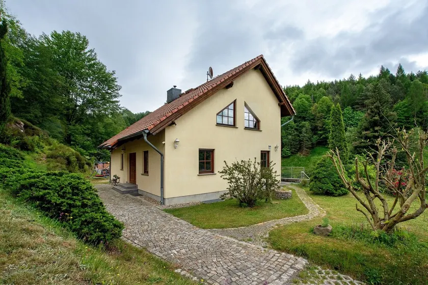 Holiday Home 'Zum Zaunkönig' with Private Terrace, Garden & Wi-Fi - Image 1