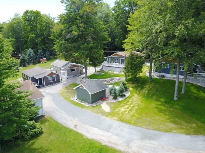 PINE - Grace Landing Cottages With Stunning Sunsets Over Hamlin Lake.. - Image 1