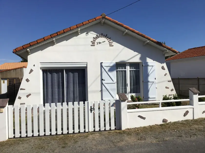 MAISON INDEPENDANTE PROCHE MER ET PORT LA GRAVETTE 50 M - Image 1