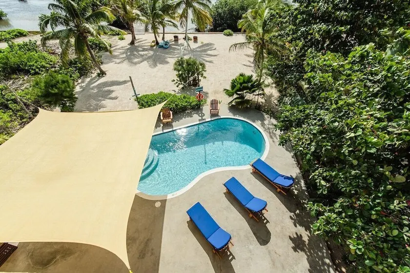 Villa Incommunicada - Image 1