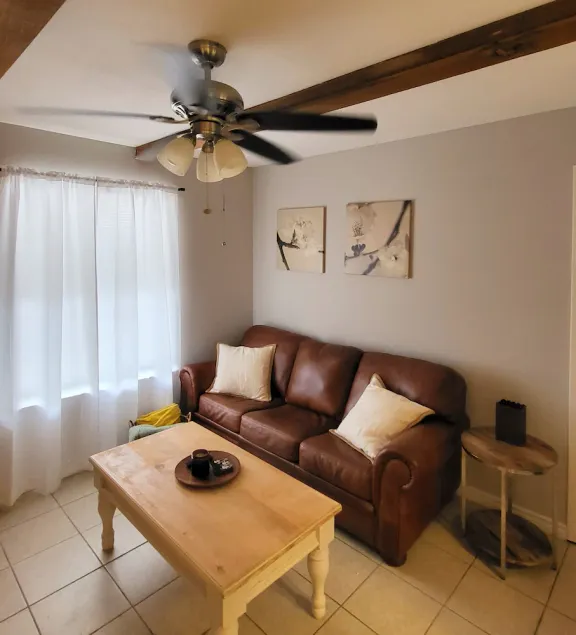 2 Bed/2 Bath - 1 mile to Campus & 0.5 mile to UFCU Stadium! - Image 1