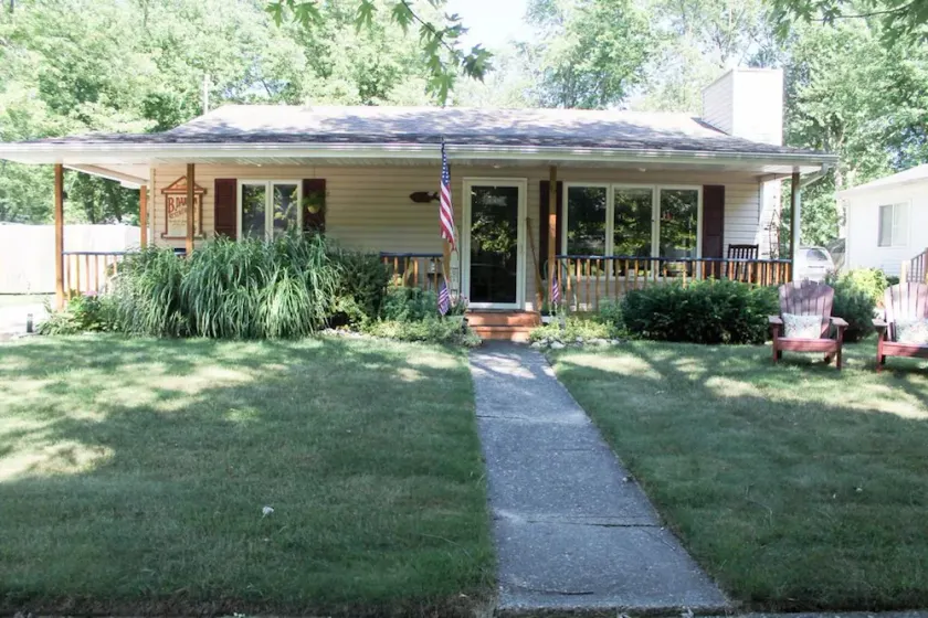Hazel Street Beach Retreat - Image 1
