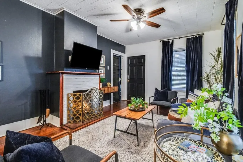 4BR Downtown Lafayette-Garden Parking Walk to Arts District - Image 1
