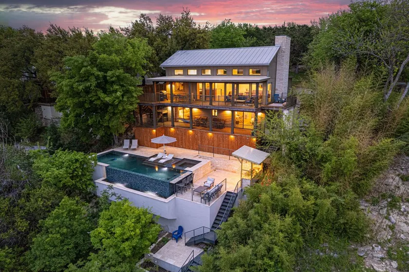 Family & dog friendly luxury waterfront home with pool, hot-tub and boat dock - Image 1