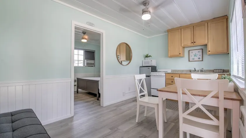 Adorable One Bedroom Cottage along the Sacramento River - Image 1