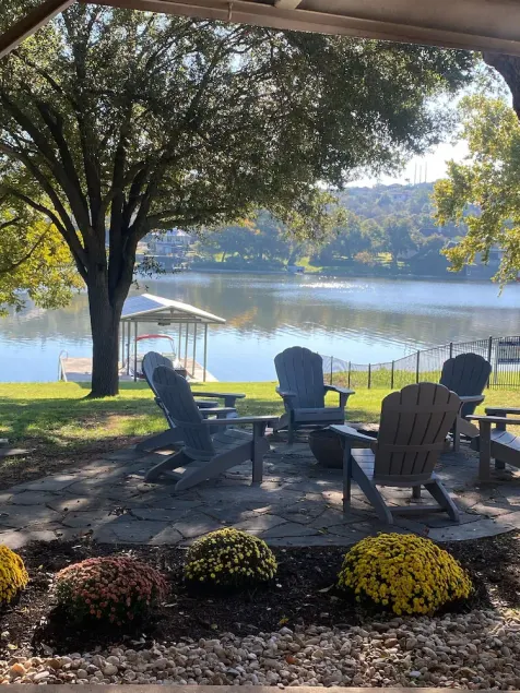 Lakefront Family Retreat on Lake Marble Falls. Dock your boat. 2 King beds! - Image 1