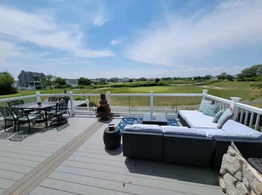 HOT TUB & Bicycles - Walking distance to the BEACH, bay, restaurants, & shopping - Image 1