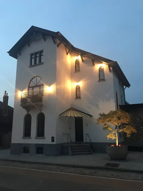 Luxury historic building of former station master - Image 1