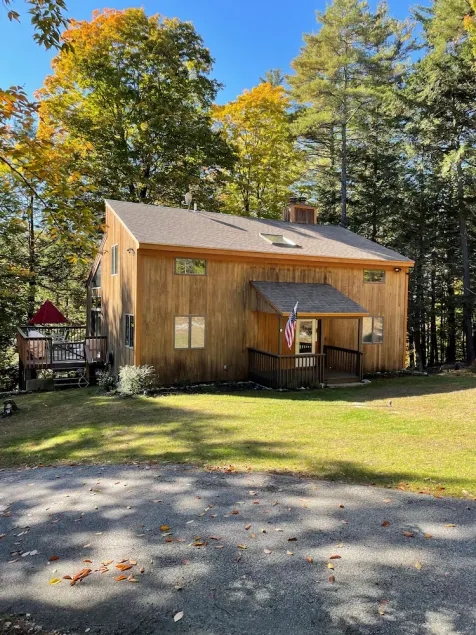 Wildwood on Lake Winnipesaukee Pet Friendly Beach Access Home Sleeping 10 - Image 1