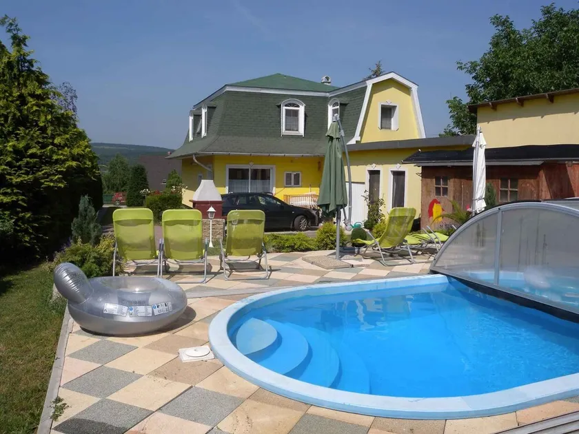 Holiday home with pool, air conditioning and modern furnishings - Image 1