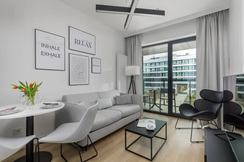 Modern Apartment close to the Sea | Balcony and Air Conditioning - Image 1