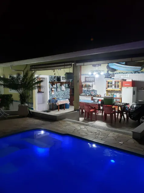 Vacation Home in Peruíbe (Swimming Pool, Wi-Fi, TV, Air Conditioning) - Image 1