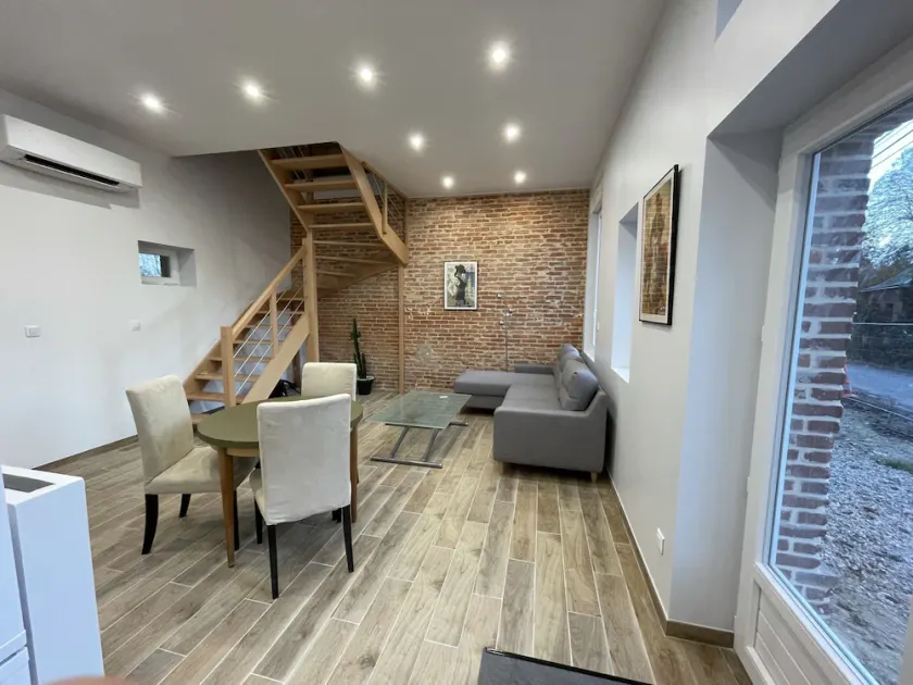 Logement Avec Jacuzzi Idéal Pour un Couple - Image 1