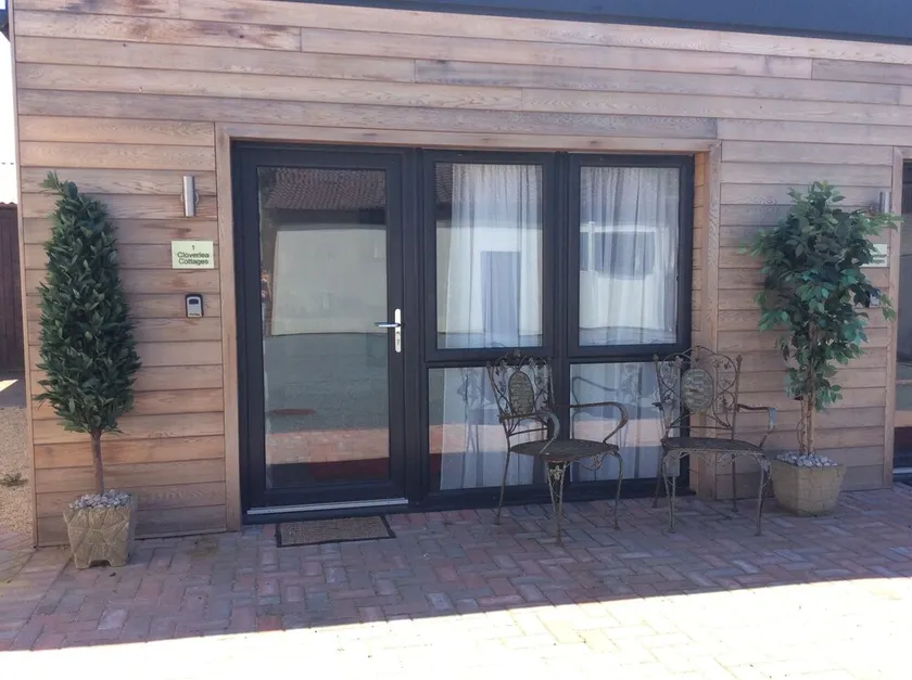 Contemporary cottage close to Bristol and Bath - Image 1