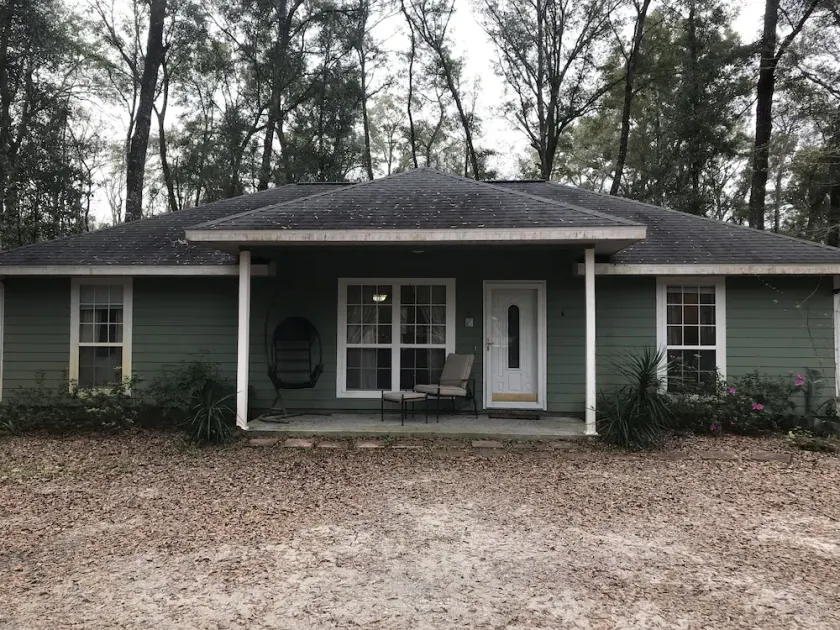Newer built Three/two home - Open floor plane Outside gas barbecue and fire pit - Image 1