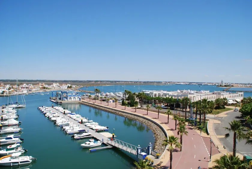Apartment Near Shops and Sea - Image 1