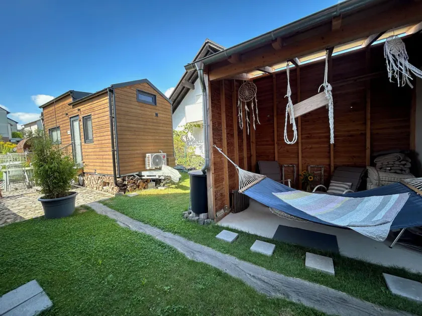 Tiny House mit Saunafass und Garten - Image 1