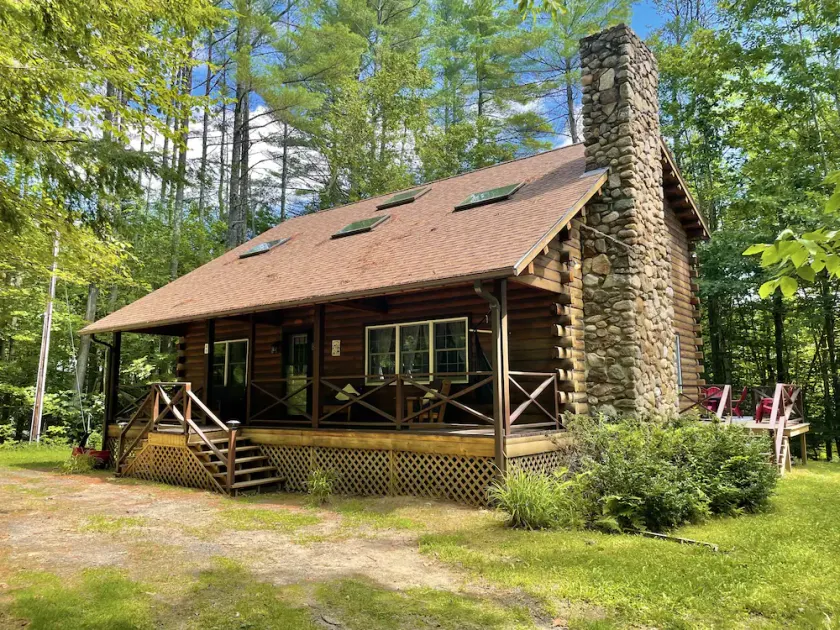 Log Cabin 1.6 Miles from Newfound Lake! Pet Friendly! Sleeps up to 10 - Image 1