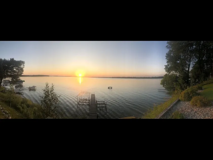 LARGE Group Lake Home-Enjoy and relax year round - Image 1