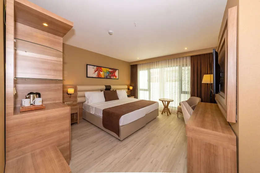 STANDARD ROOM AT 38 HOTEL - Image 1