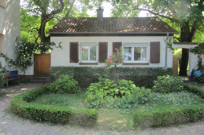 Maison idyllique avec de vieux noyers, calme et verdure - Image 1