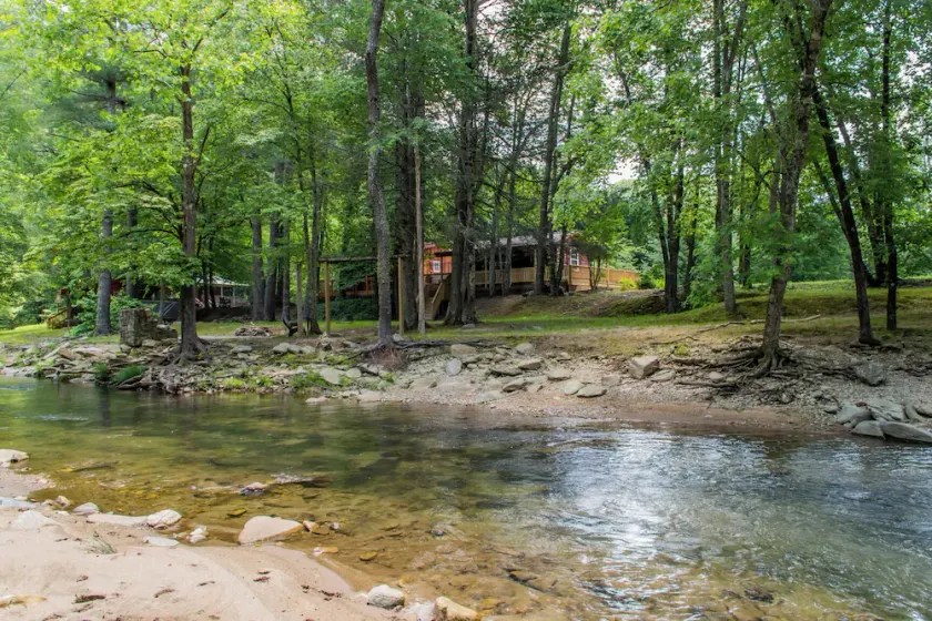 Twin Creeks Cabin - RIVER FRONT! *Hot tub* 4 acres! Pets OK - Image 1
