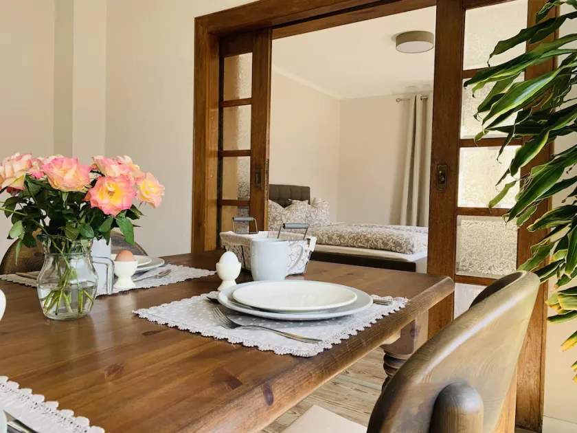 Vivendo em uma casa de campo (2 pessoas) - Image 1