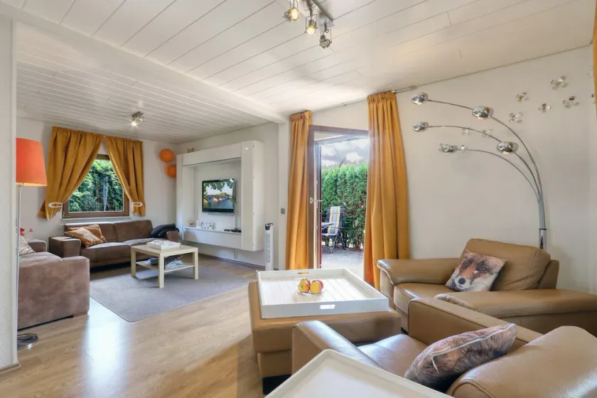 Vacation home near Viola (own sauna, 50''-TV, WLAN) in the forest, by the lake - Image 1
